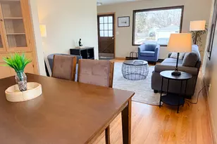 3207 W Oriole Dr, Milwaukee, WI 53209 - Photo 7