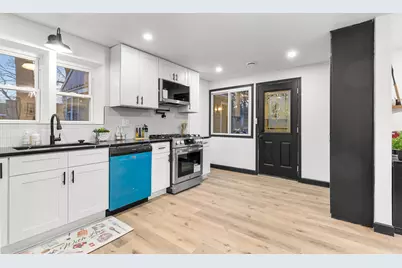 W156N8813  Pilgrim Rd, Menomonee Falls, WI 53051 - Photo 9