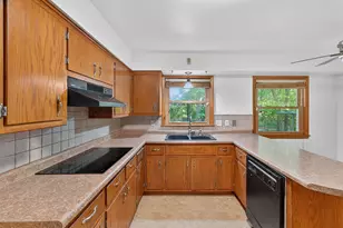 4472 N 104th St, Wauwatosa, WI 53225 - Photo 7