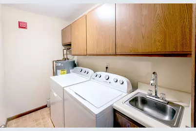 6920  Mariner Dr #204, Racine, WI 53406 - Photo 11