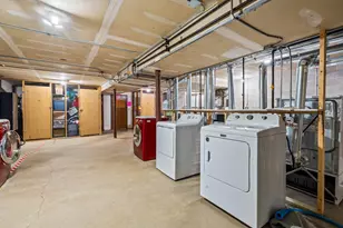 N114W16680 Crown Dr, Germantown, WI 53022 - Photo 19