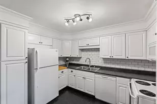 N114W16680 Crown Dr, Germantown, WI 53022 - Photo 9