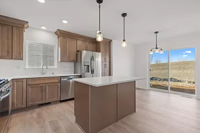 619  Belmont Dr, Watertown, WI 53094 - Photo 5