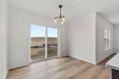 617  Belmont Dr, Watertown, WI 53094 - Photo 7