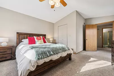 15630 W Ridge Rd, New Berlin, WI 53151 - Photo 21