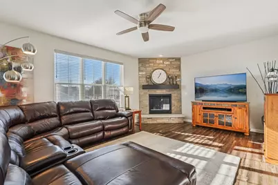 1819  Windrush Dr, Grafton, WI 53024 - Photo 5