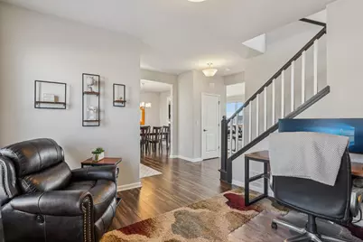 1819  Windrush Dr, Grafton, WI 53024 - Photo 7