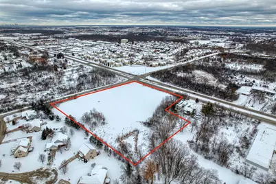 2707 W Puetz St, Franklin, WI 53132 - Photo 9