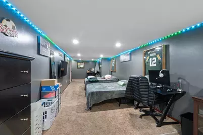 8527 W Allerton Ave, Greenfield, WI 53228 - Photo 17