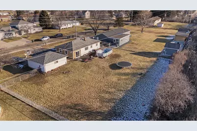 8527 W Allerton Ave, Greenfield, WI 53228 - Photo 3