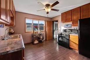 8527 W Allerton Ave, Greenfield, WI 53228 - Photo 9