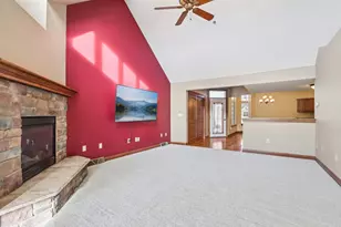 4041 S Fohr Dr, New Berlin, WI 53151 - Photo 9