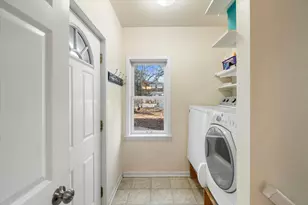 1751 N Franklin Pl, Milwaukee, WI 53202 - Photo 11