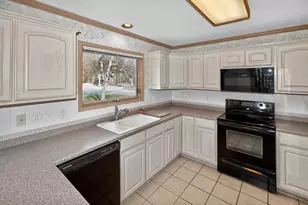 2415 Walnut Grove Ct, Brookfield, WI 53005 - Photo 15