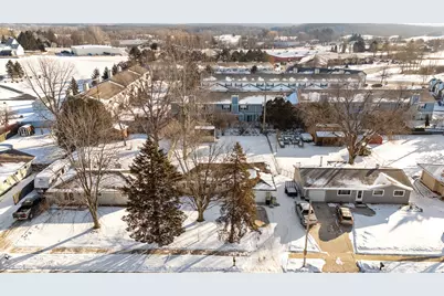 806  Memorial Dr, Kewaskum, WI 53040 - Photo 19