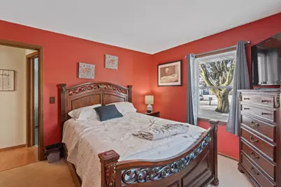 806  Memorial Dr, Kewaskum, WI 53040 - Photo 9