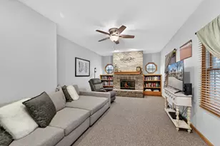 8454 Northview Dr, Pleasant Prairie, WI 53158 - Photo 9