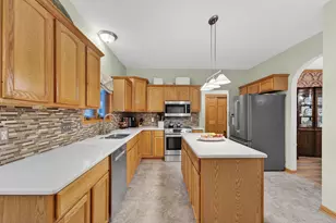 8454 Northview Dr, Pleasant Prairie, WI 53158 - Photo 5