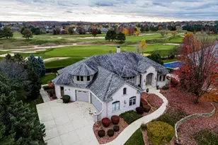 1701 E Bristlecone Dr, Hartland, WI 53029 - Photo 11