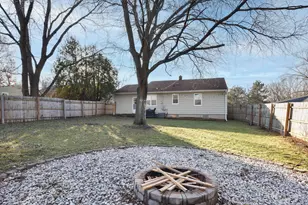 917 Lincoln Dr, West Bend, WI 53095 - Photo 25