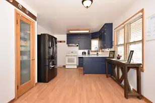 917 Lincoln Dr, West Bend, WI 53095 - Photo 3