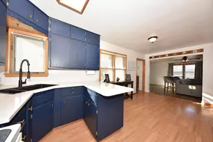 917 Lincoln Dr, West Bend, WI 53095 - Photo 7