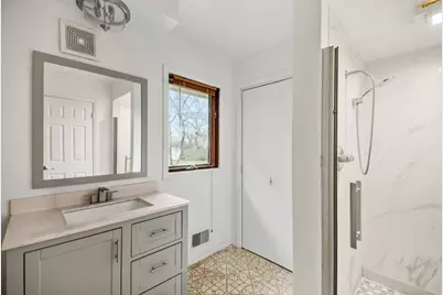 2003 S Valley Spring Dr, New Berlin, WI 53151 - Photo 25