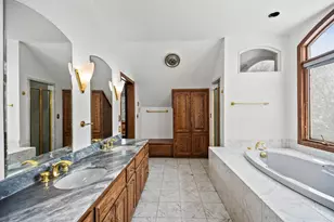 2003 S Valley Spring Dr, New Berlin, WI 53151 - Photo 43