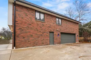 2003 S Valley Spring Dr, New Berlin, WI 53151 - Photo 57