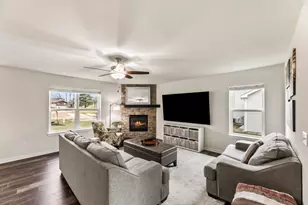 1084 Spruce Ct, Oconomowoc, WI 53066 - Photo 7