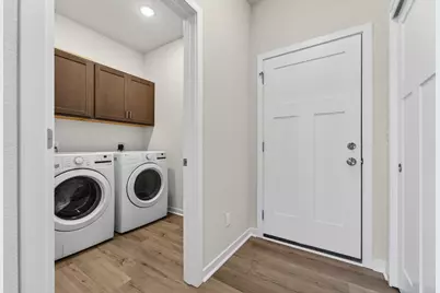 9594 S Sophia Ct, Franklin, WI 53132 - Photo 11