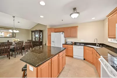 12248 W Virginia Cir #7, Franklin, WI 53132 - Photo 5