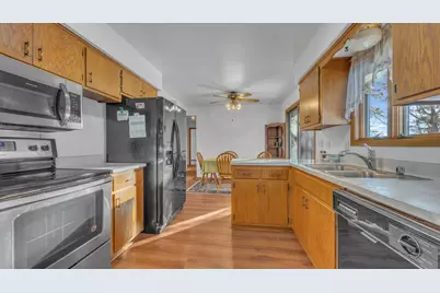 604  Robin St, West Bend, WI 53090 - Photo 9