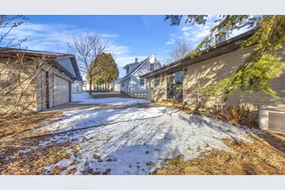 604  Robin St, West Bend, WI 53090 - Photo 23