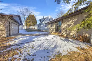 604 Robin St, West Bend, WI 53090 - Photo 23