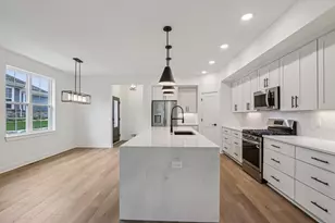 2125 Bluestem Dr, Waukesha, WI 53189 - Photo 5