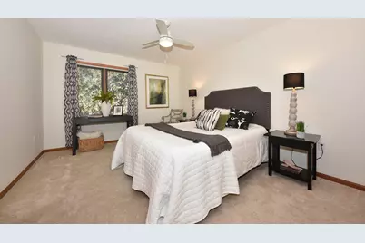 359  Hartford Sq #5, Hartford, WI 53027 - Photo 11