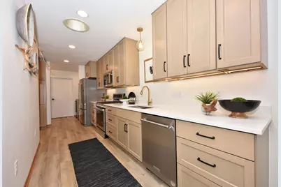 359  Hartford Sq #5, Hartford, WI 53027 - Photo 3