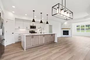 2117 Bluestem Dr, Waukesha, WI 53189 - Photo 9