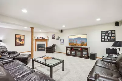 W203N16198  Pin Oak Cir #2, Jackson, WI 53037 - Photo 15