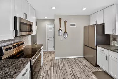 424 E Waterford Ave, Milwaukee, WI 53207 - Photo 7