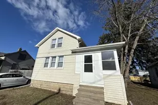 644 W 6th Ave, Oshkosh, WI 54902 - Photo 1