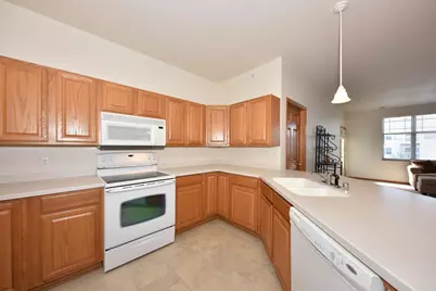 3960 S Prairie Hill Ln #205, Greenfield, WI 53228 - Photo 7