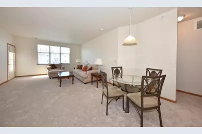 3960 S Prairie Hill Ln #205, Greenfield, WI 53228 - Photo 9