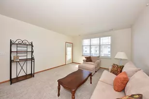 3960 S Prairie Hill Ln, Greenfield, WI 53228 - Photo 11