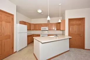 3960 S Prairie Hill Ln, Greenfield, WI 53228 - Photo 5