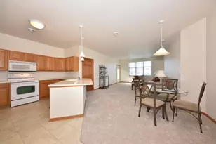 3960 S Prairie Hill Ln, Greenfield, WI 53228 - Photo 3