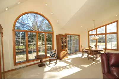 3892 S Oakbrook Dr, Greenfield, WI 53228 - Photo 9