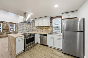 1850 N Warren Ave, Milwaukee, WI 53202 - Photo 9