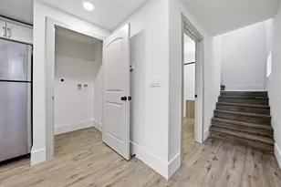 1850 N Warren Ave, Milwaukee, WI 53202 - Photo 9